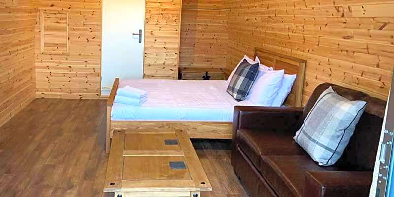 Superior Glamping Pod with Hot Tub