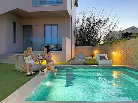 Aegean Breeze Luxury Apartments next to the sea