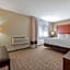 Comfort Inn & Suites North At The Pyramids