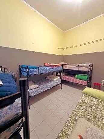 Bed in 6-Bed Mixed Dormitory Room