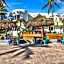 Walkabout 5 Retro Hotel on the beach with live music and a bar