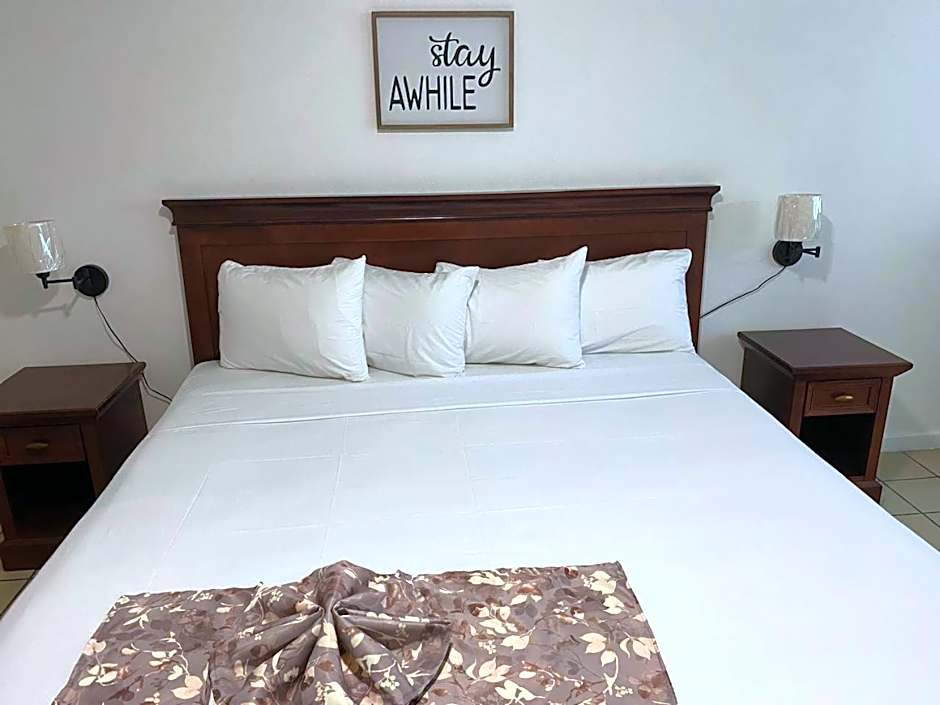 Pineapple Court Hotel