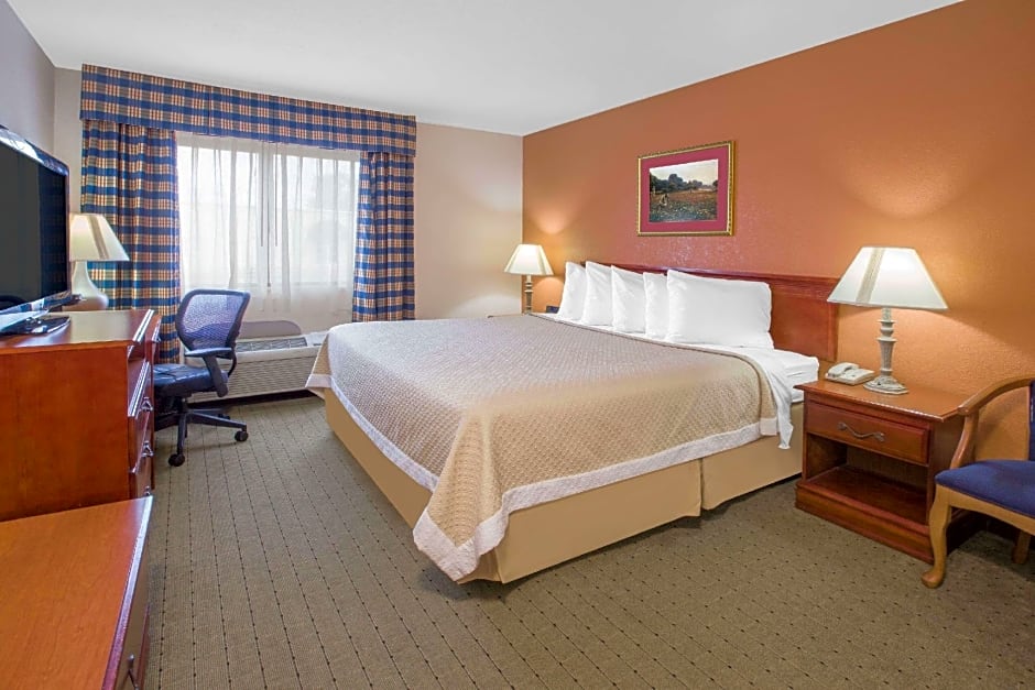 Days Inn by Wyndham Hillsdale