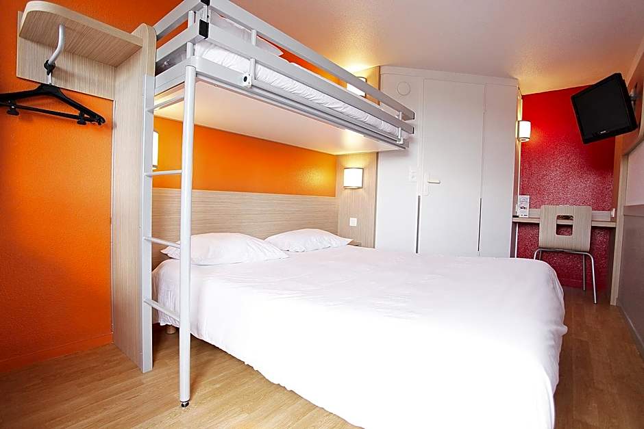 Photo 1 of 6 of Triple Room (1 Double Bed + 1 Bunk Bed)