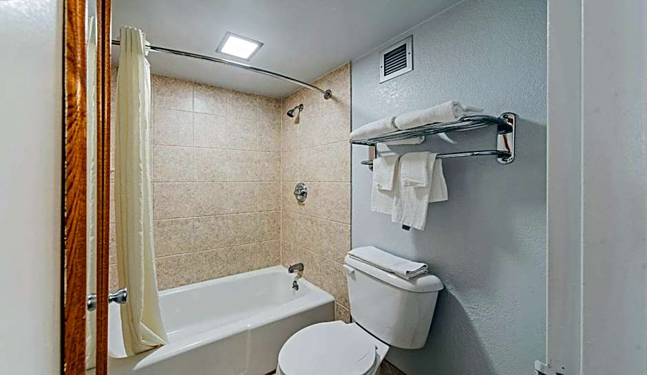 Econo Lodge Inn & Suites Bricktown