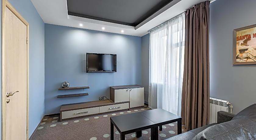 Ambassador Plaza Hotel