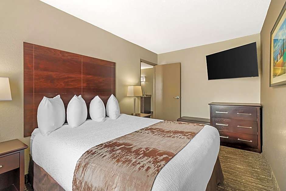 Best Western Plus Pembina Inn & Suites