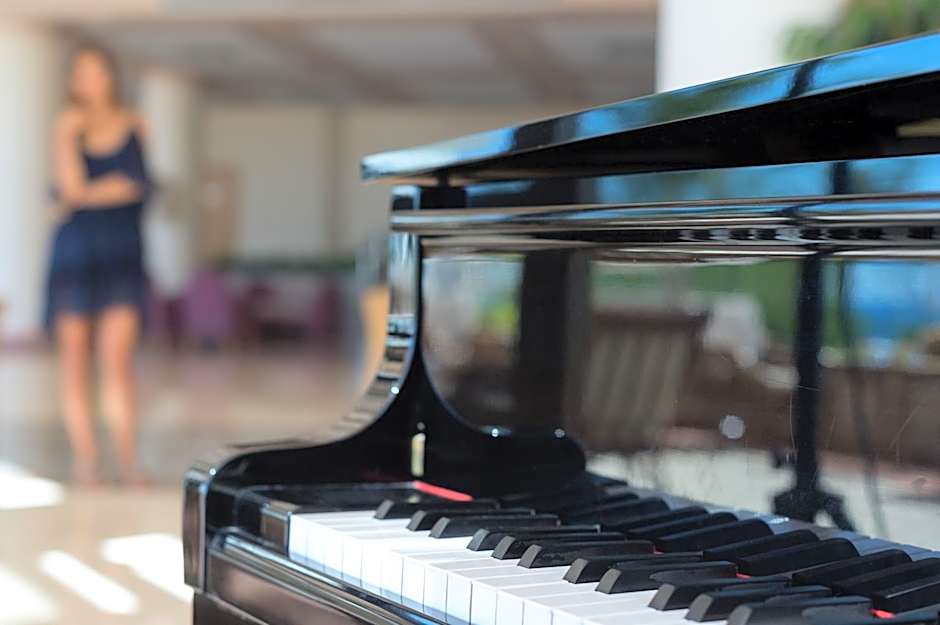 Constantinou Bros Athena Royal Beach Hotel