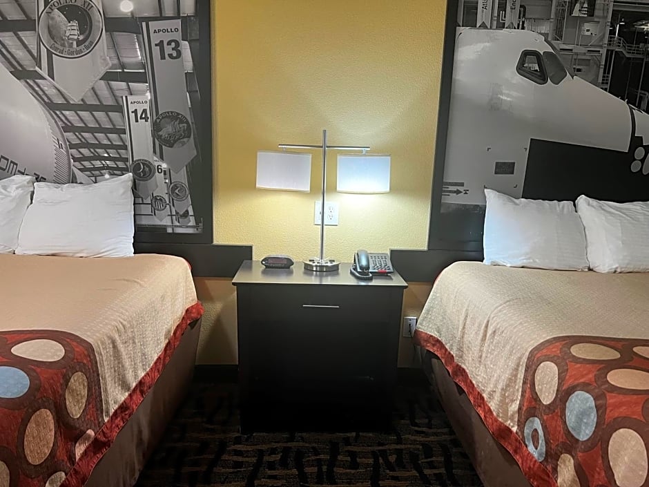 Super 8 by Wyndham Pasadena