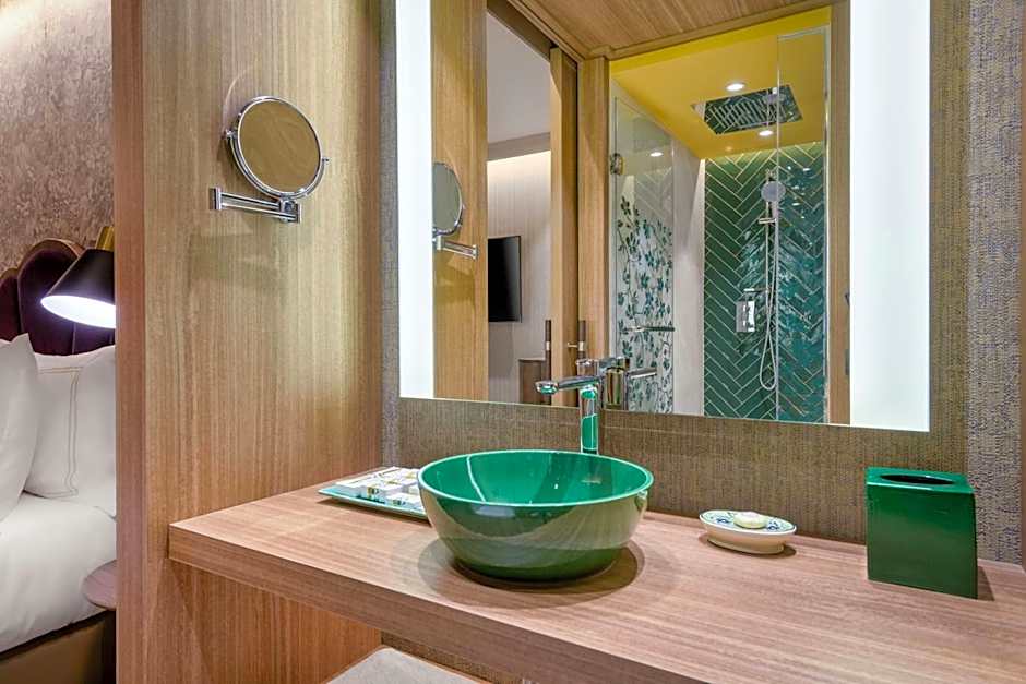 Querencia de Sevilla, Autograph Collection