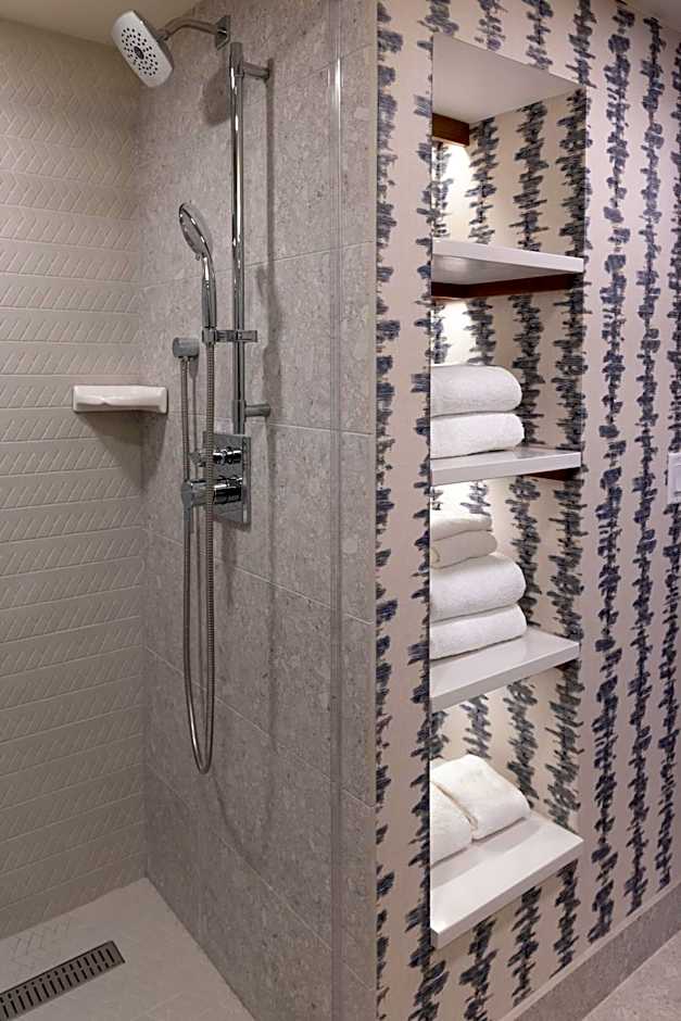 Hotel Canoe and Suites