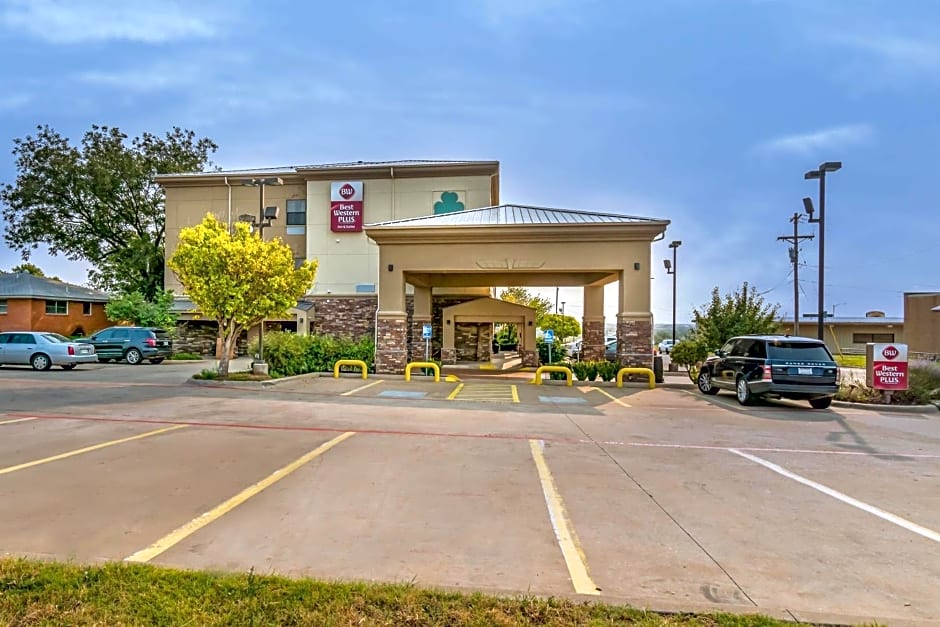 Best Western Plus Shamrock Inn & Suites