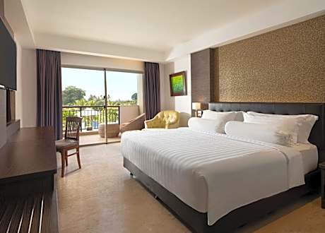 Deluxe King Room with Pool View and Free Daily Shuttle to Ubud City