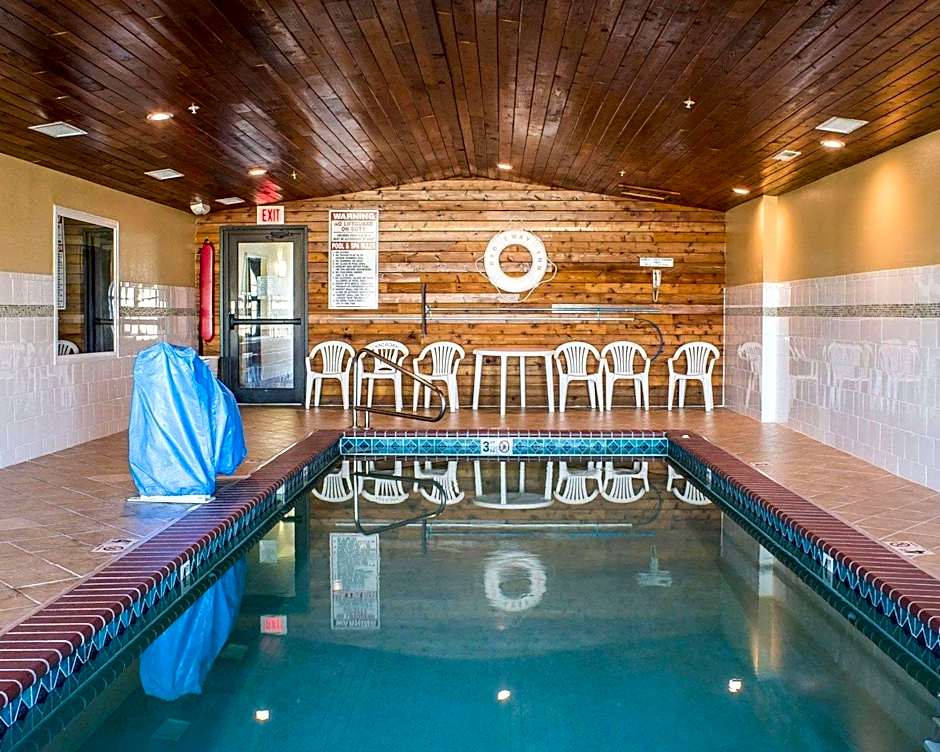 Rodeway Inn & Suites Near Okoboji Lake