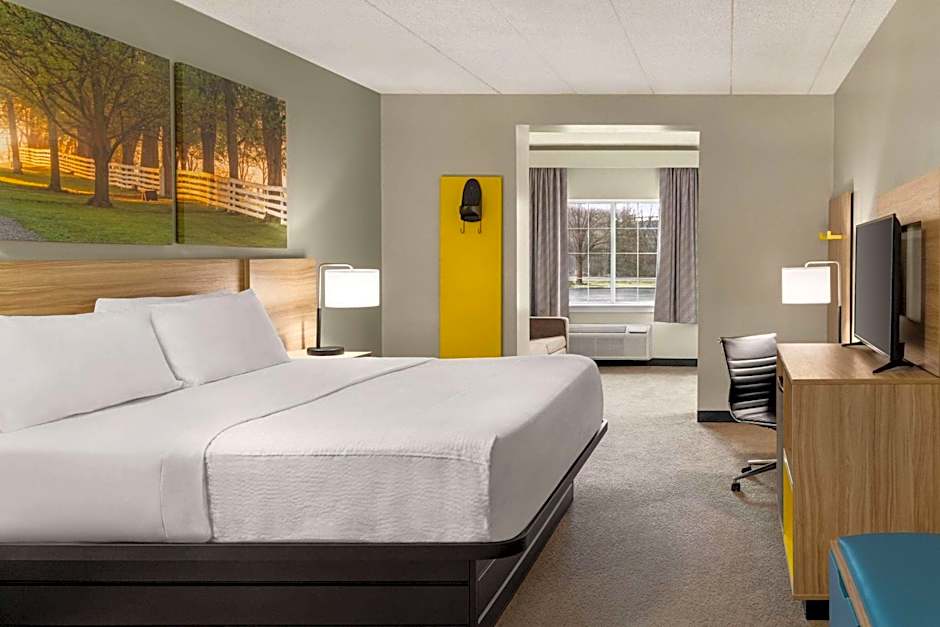 Days Inn & Suites by Wyndham Lancaster Amish Country