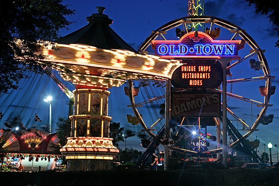 Celebration Suites At Old Town