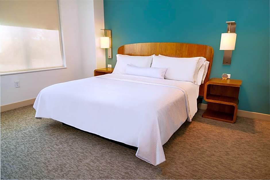 Element Sacramento Airport