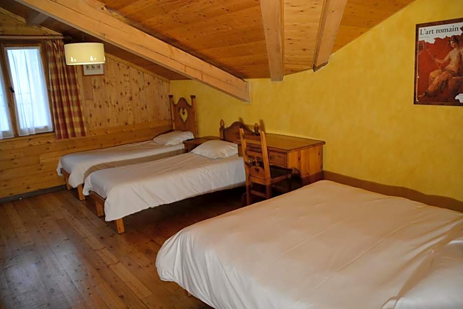 Photo 1 of 4 of Quadruple Room