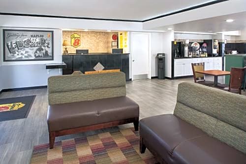 Super 8 by Wyndham Naples