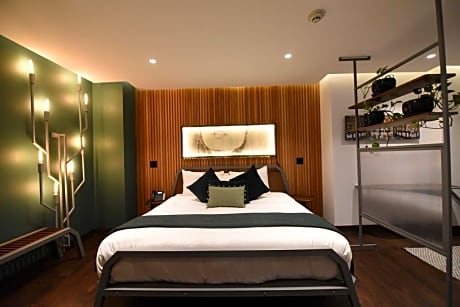 JUNIOR SUITE KING SIZE BED