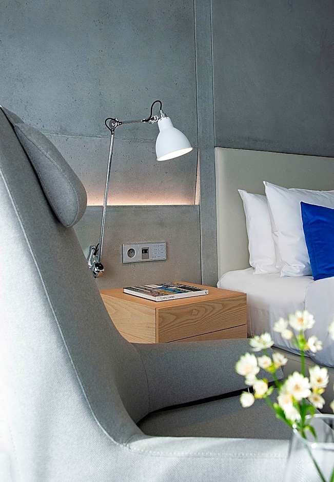 Renaissance by Marriott Warsaw Airport Hotel