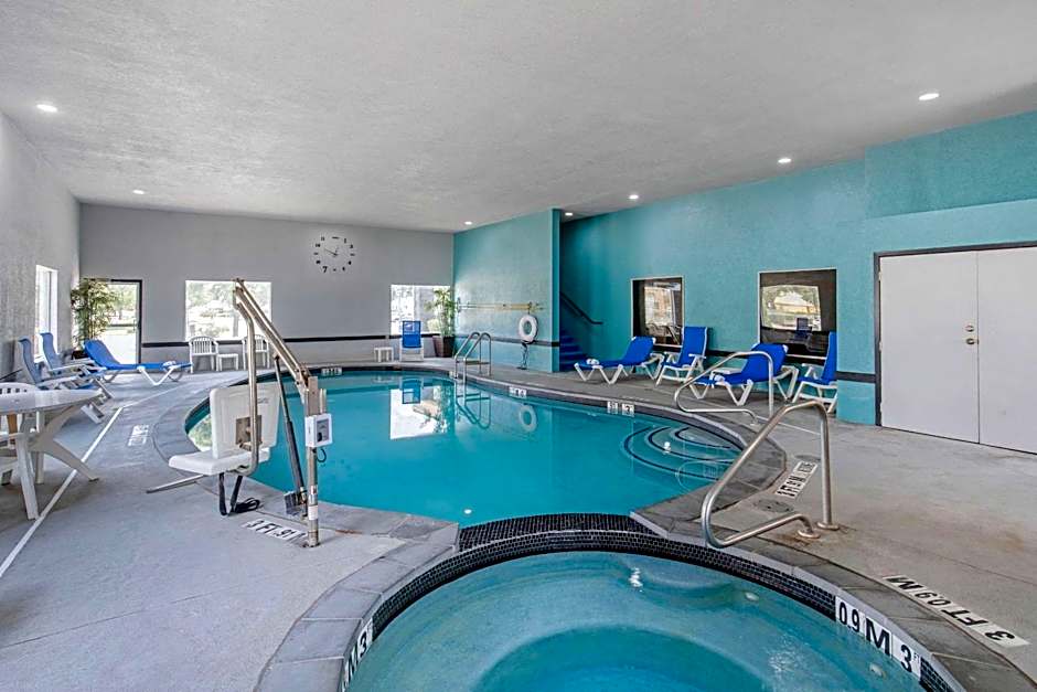 Clarion Inn & Suites DFW North