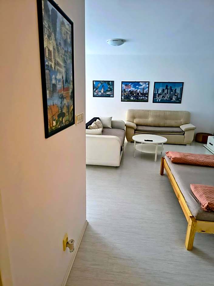 Martin City Stay - Elegant Apartment with Private Parking