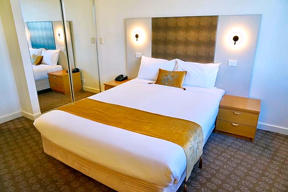 Golden Pebble Hotel