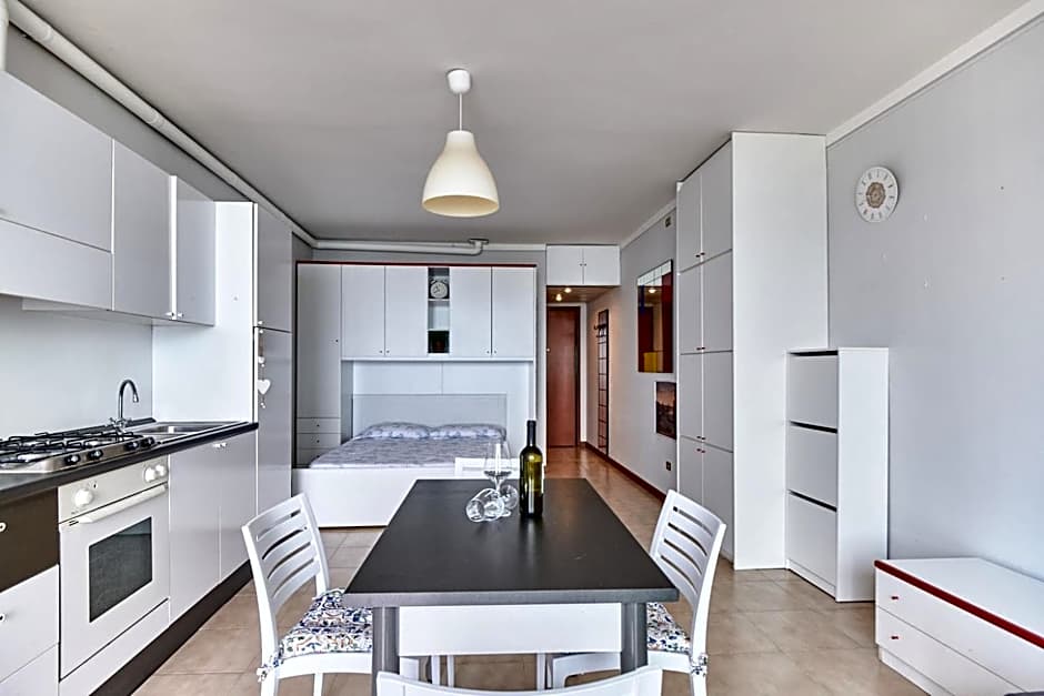 Lydie apt. exclusive holigarda