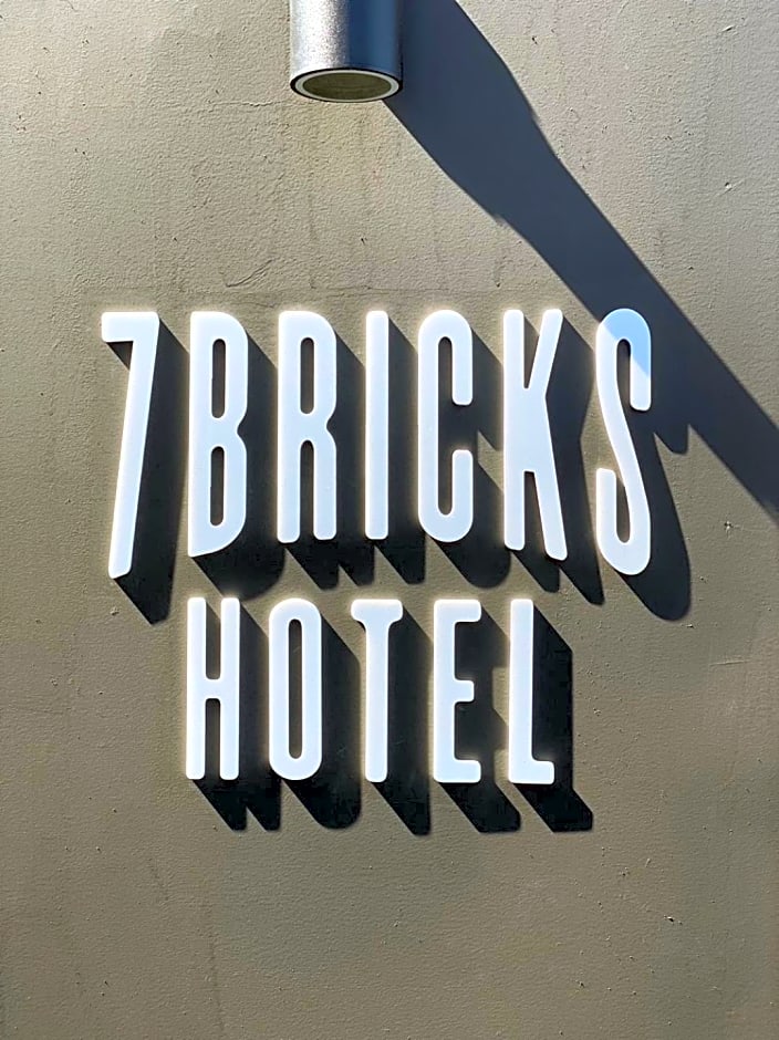 Seven Bricks Hotel