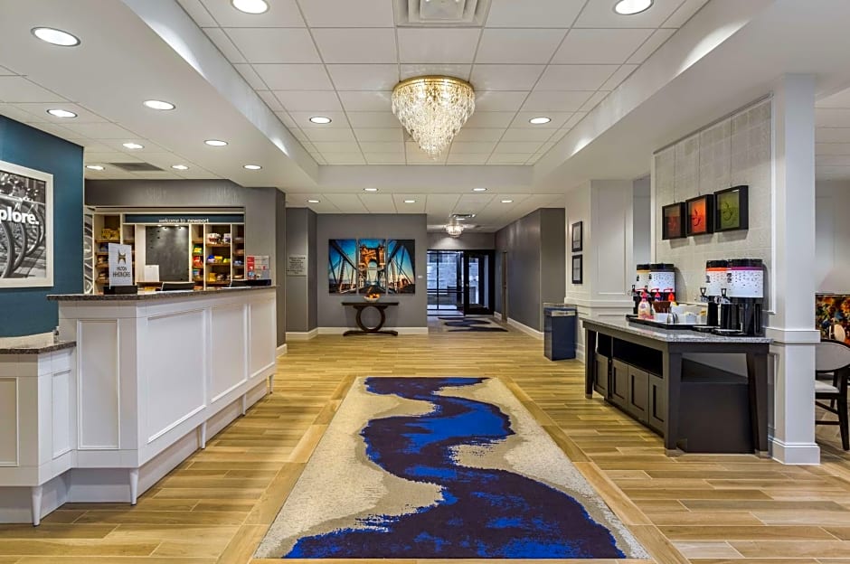 Hampton Inn By Hilton - Suites Newport-Cincinnati KY