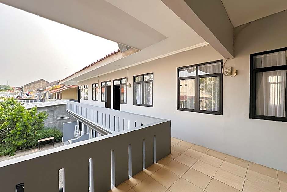 RedDoorz near Maulana Yusuf Stadium Serang