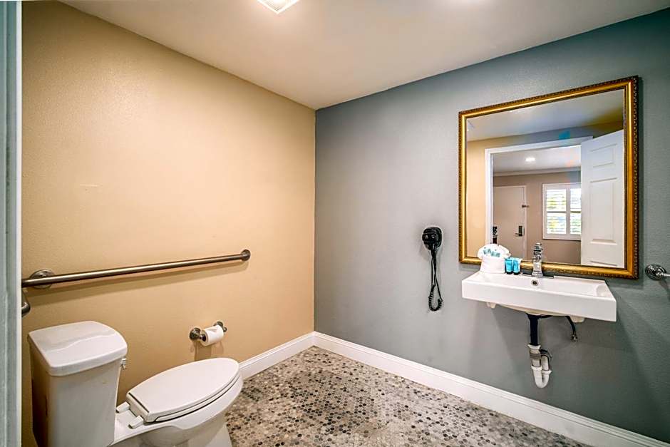 The Buena Park Hotel & Suites