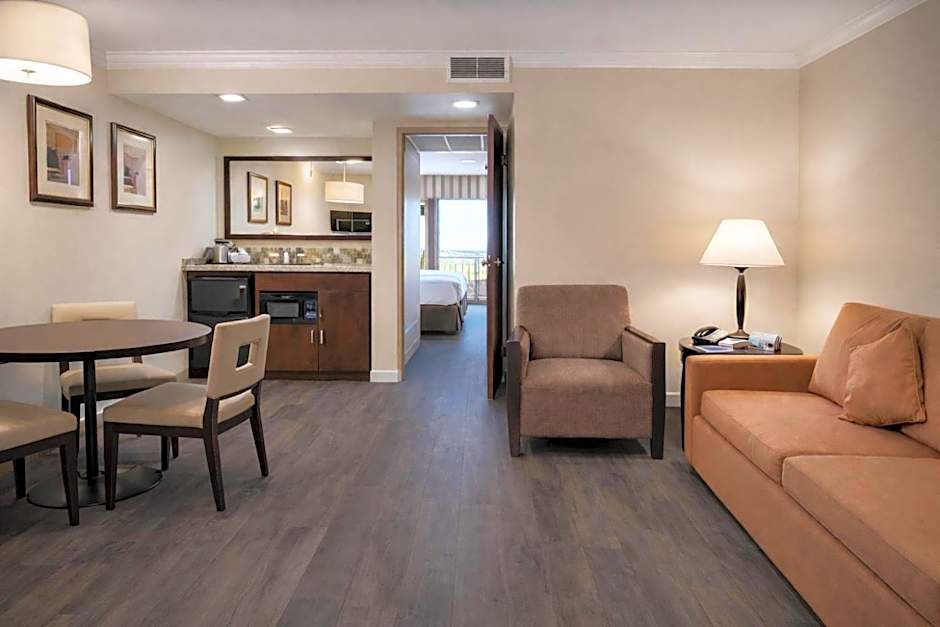 Buena Park Grand Hotel & Suites