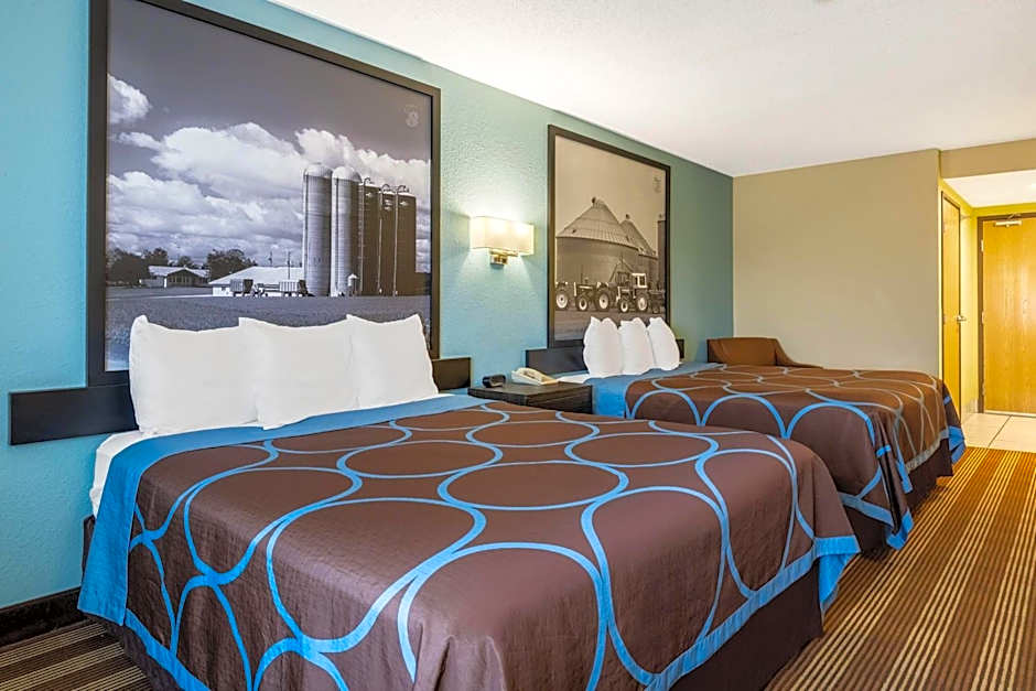 Super 8 by Wyndham Osseo WI