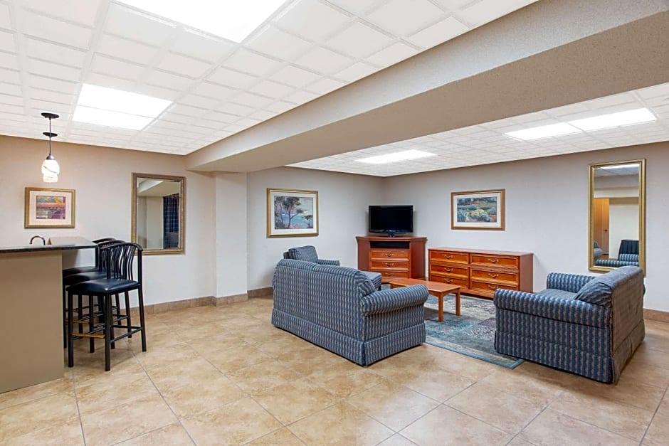 Ramada by Wyndham Midtown Grand Island