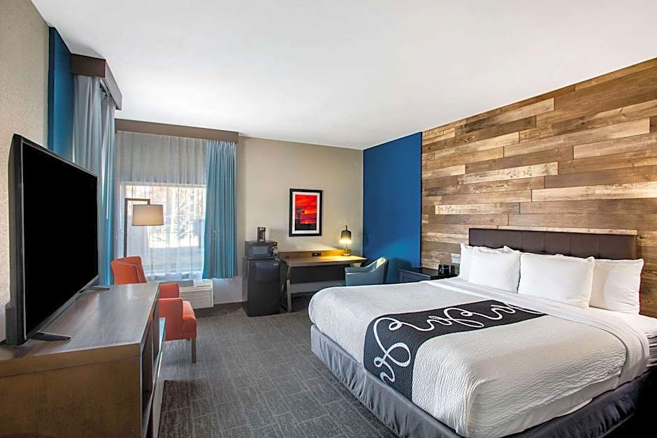 La Quinta Inn & Suites by Wyndham Pittsburg