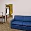 Holiday Inn Express & Suites Omaha - 120th and Maple By IHG