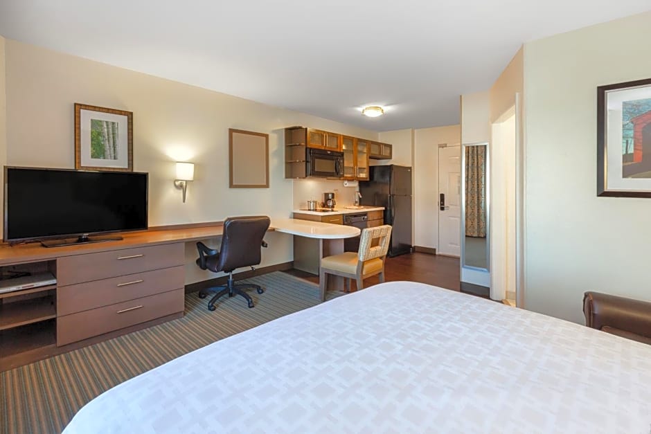 Candlewood Suites-West Springfield, an IHG Hotel