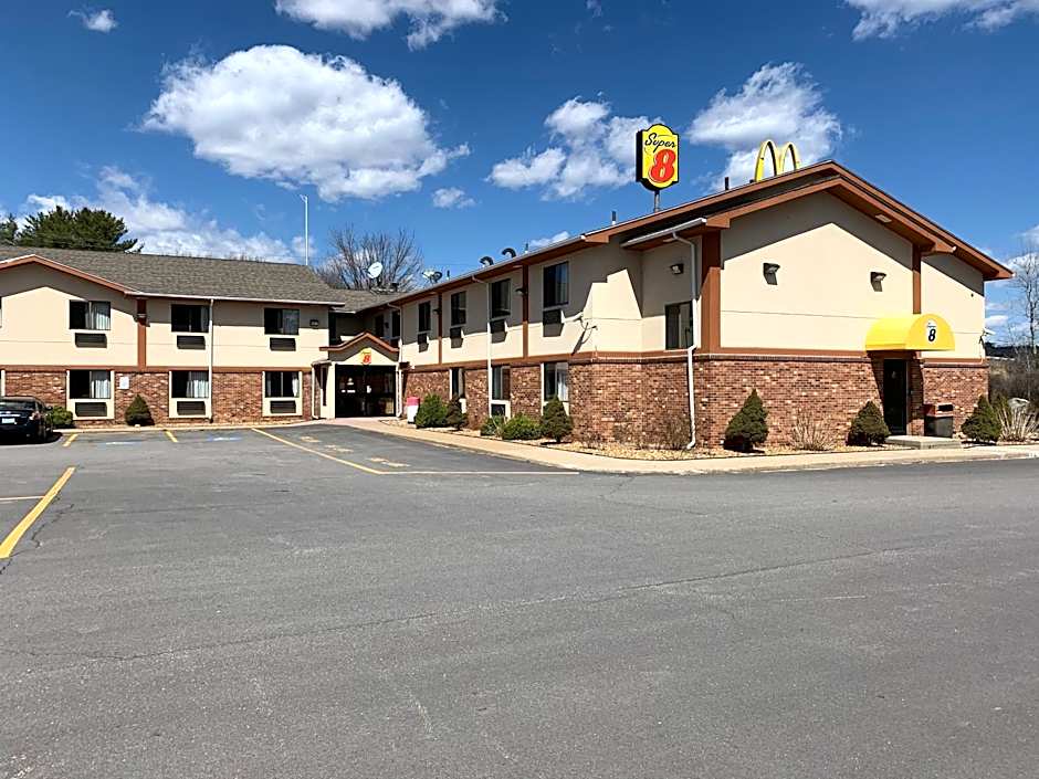Super 8 by Wyndham Tilton/Lake Winnipesaukee