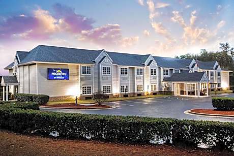 Microtel Inn & Suites by Wyndham Southern Pines / Pinehurst