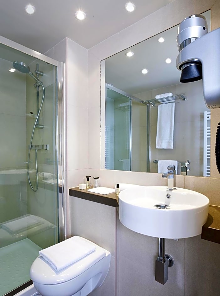 Hotel de Neuve by Happyculture