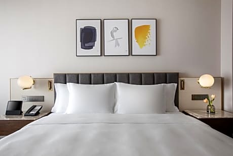 Premium King Room with City View