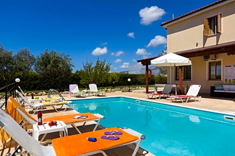 Three-Bedroom Villa with Private Pool (SummerBreeze)