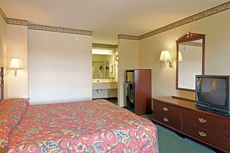 1 King Bed Studio Suite Smoking
