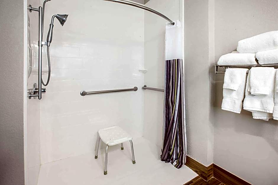 La Quinta Inn & Suites by Wyndham Elkhart
