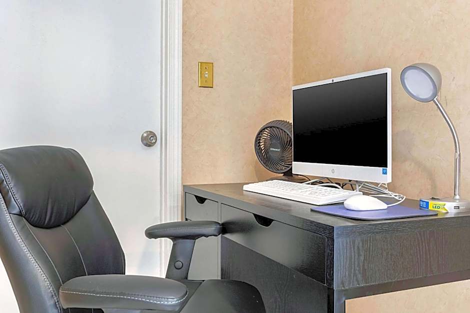 The Buena Park Hotel & Suites