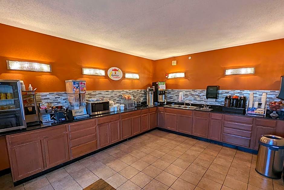 Super 8 by Wyndham Wichita North