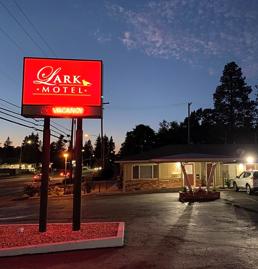 Lark Motel Willits