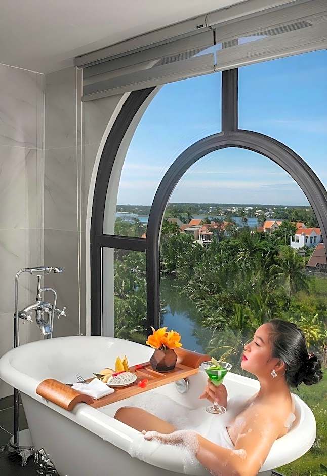 Shining Riverside Hoi An Boutique & Spa